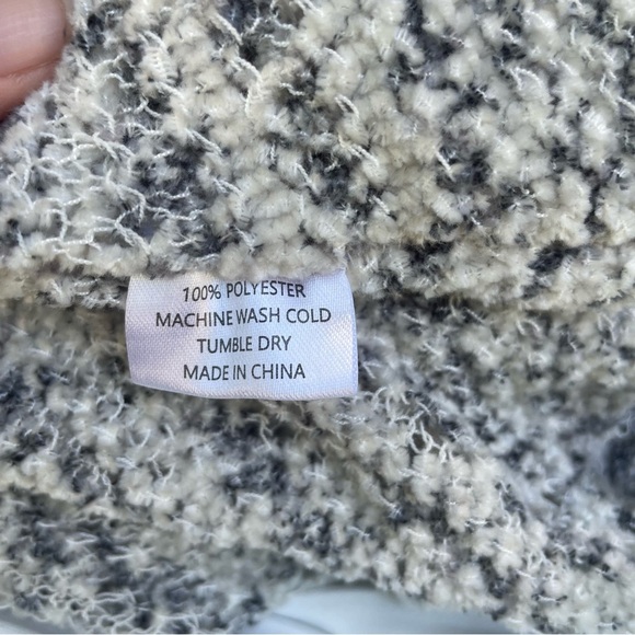 ANA & ROSE Women’s Blue White Gray Knit Shrug Shawl Fringe One Size - Picture 9 of 9